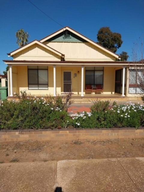West Wyalong House | Stay @ Ray's