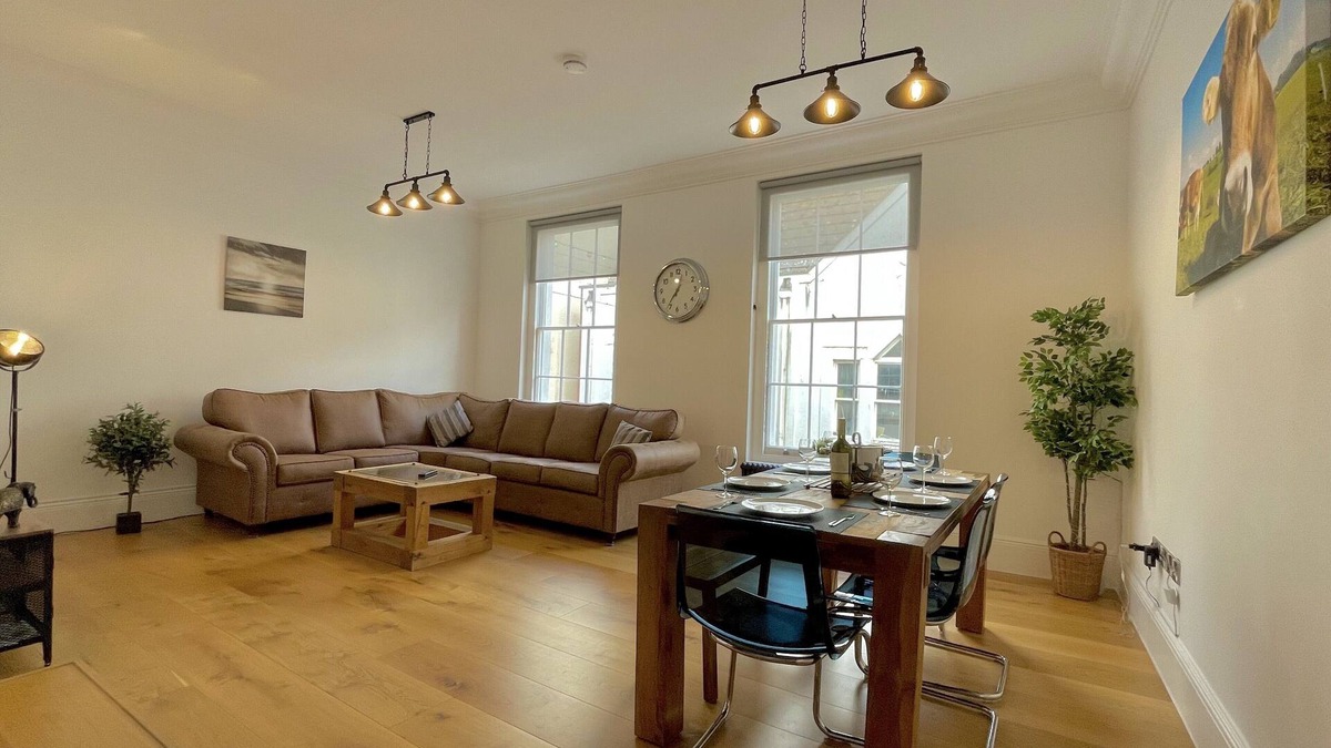 Teignmouth Apartment | Stay Salty | Perfect Central Location | 1000 SqFt!