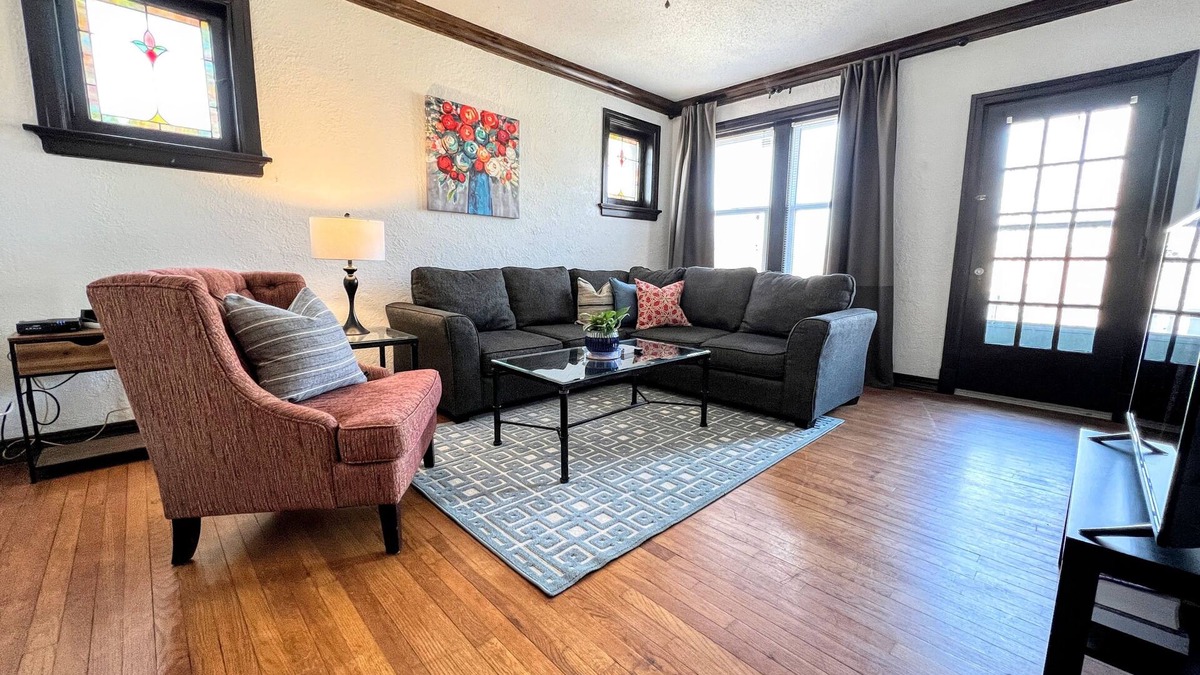 St. Louis Apartment | Stay STL-Extended Stay-Balcony-Fenced Yard-Pets
