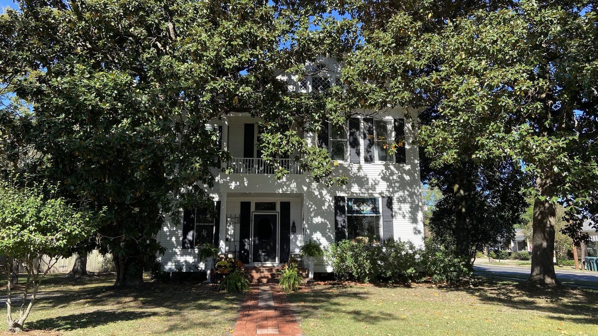 Monroe House | Stay w/Art at Garden District Gem: Neville House