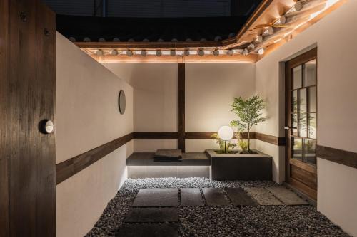 Seochon Apartment | Stay Warm Hearth - East