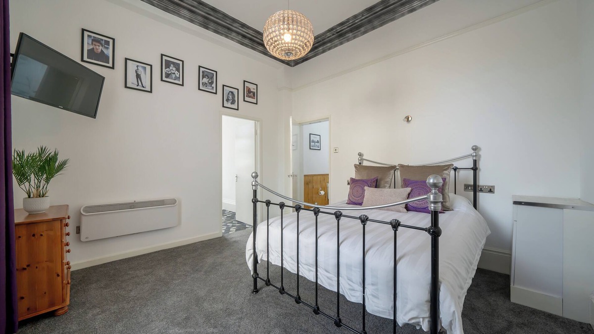 West Derby Apartment | Stay where it all began for The Beatles!