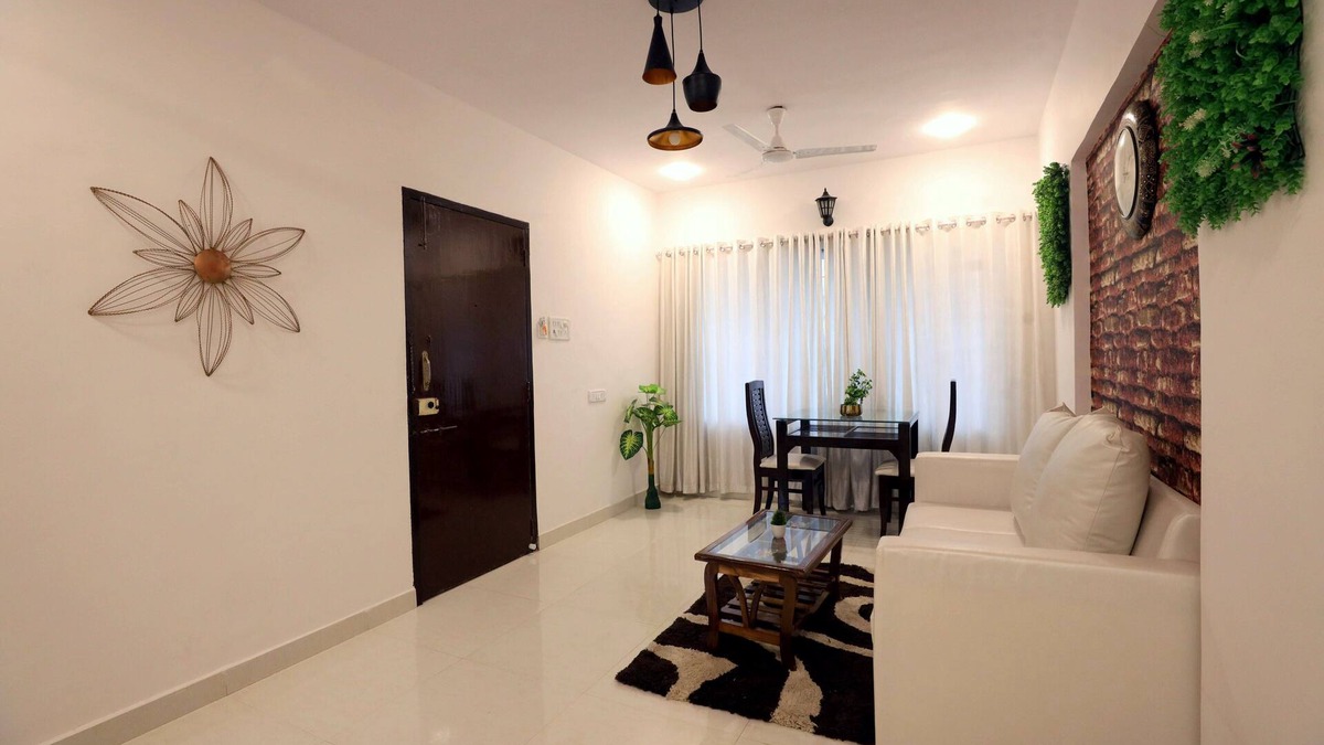 Kandivali East Apartment | Stay with Modern Facilities and Homely Ambiance