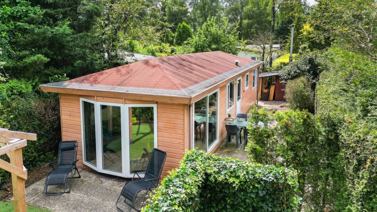 Voorthuizen Cabin | Stay With Private Hottub/Sauna