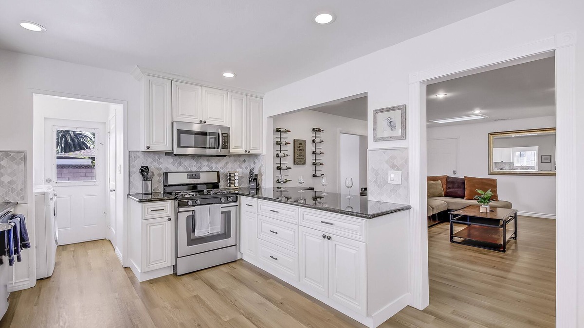 Midway City House | Stay with SIR Living for the best experience!