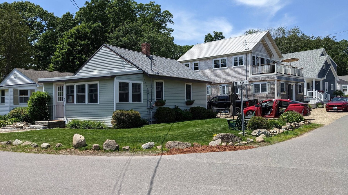 York Beach Cottage | Stay Year Round at Memories Cottage, York Beach, Maine!