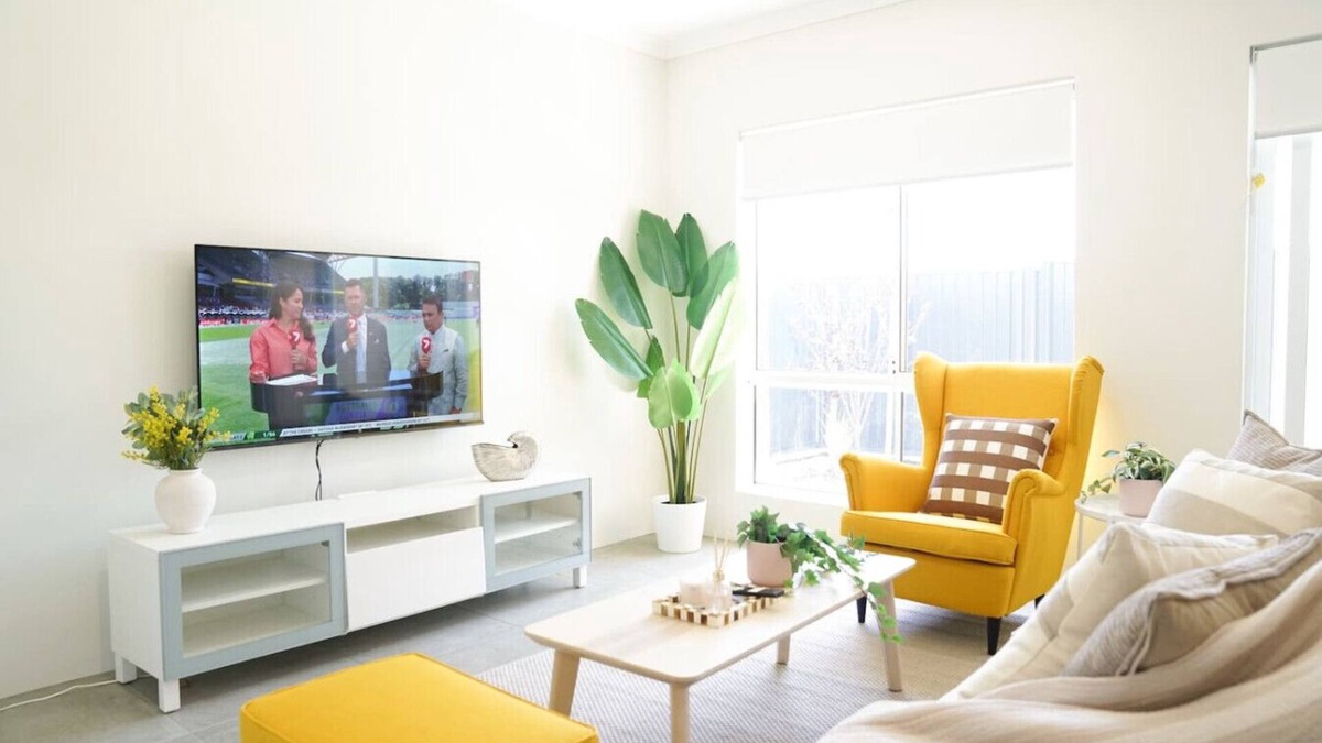 Baldivis House | StayAU 5BRM Coastal Retreat for Families in Perth