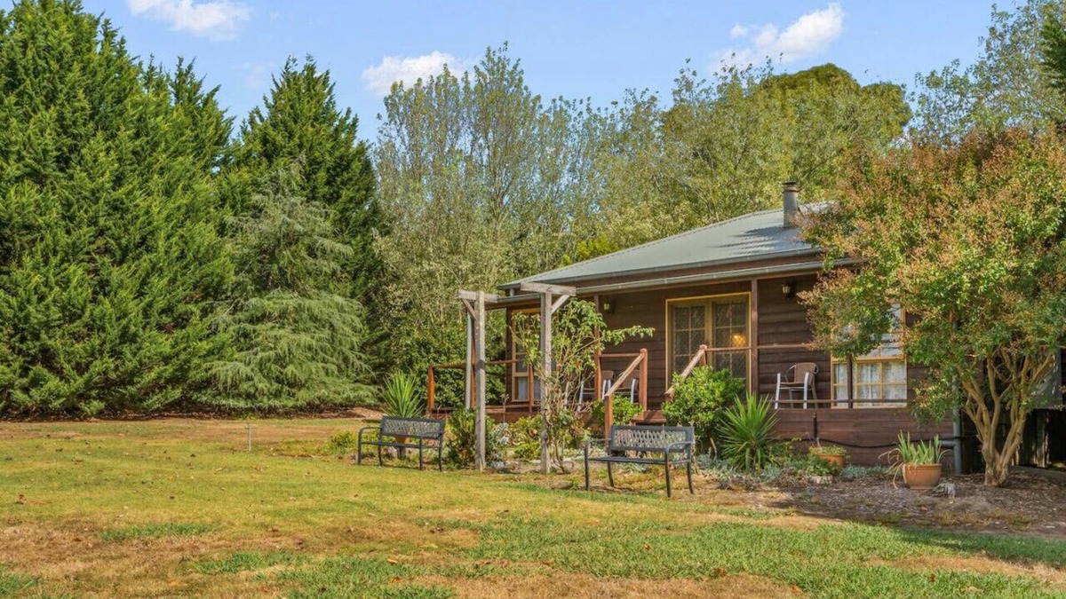 Badger Creek Cabin | StayAU Cozy 2BR Nature Getaway