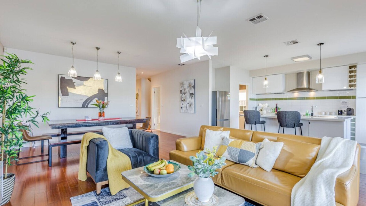 Sanctuary Lakes House | StayAU Magnificent Lakefront Villa Stunning Views