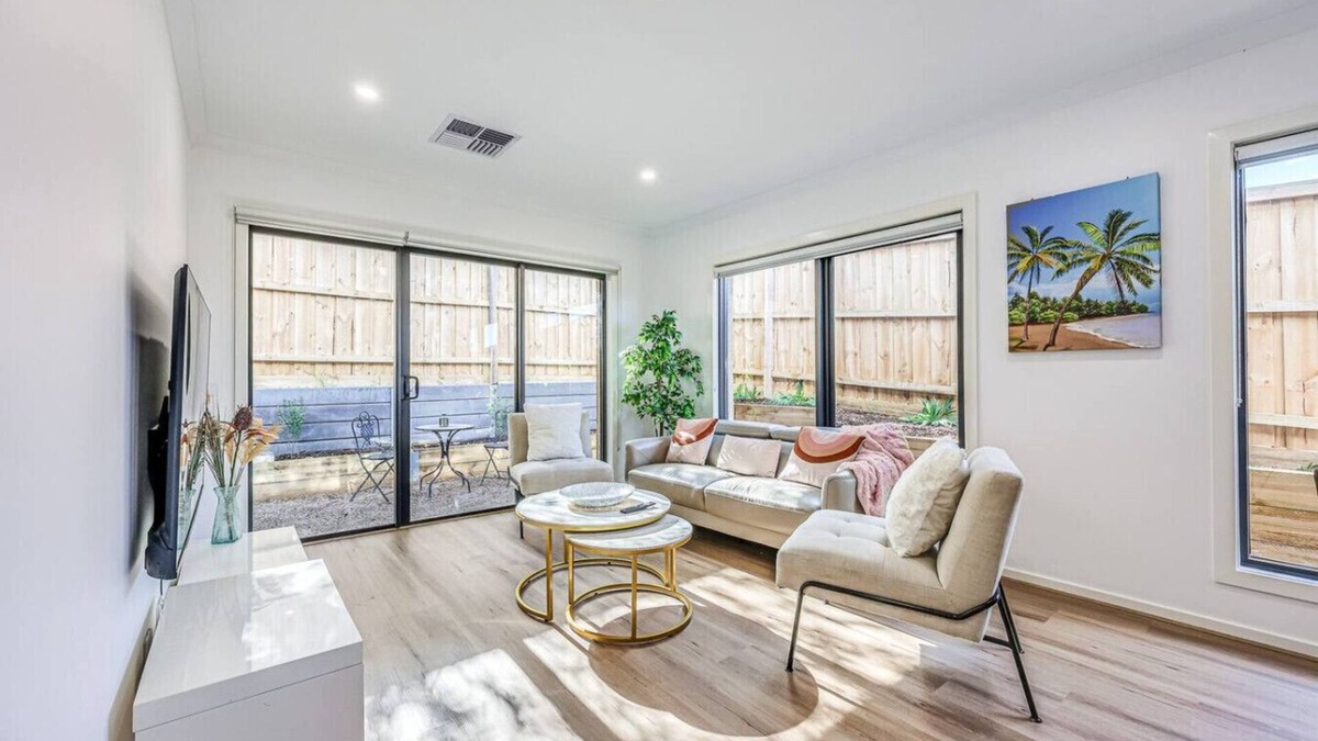 Officer House | StayAU Officer Newly 5BRM Homley Villa House