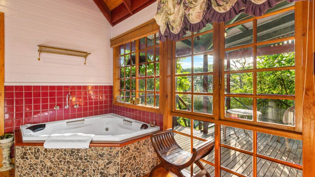 Mount Dandenong Cabin | StayAU Owls Croft Picturesque Cottage Valley View