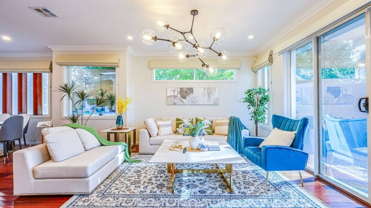 Pakenham House | StayAU Pakenham Townhouse with Lakeview