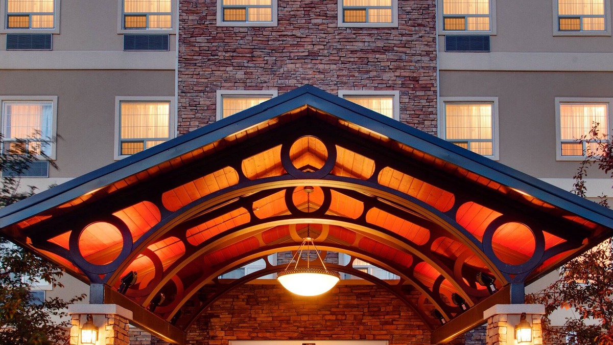 Calgary Hotel | Staybridge Suites Calgary Airport by IHG