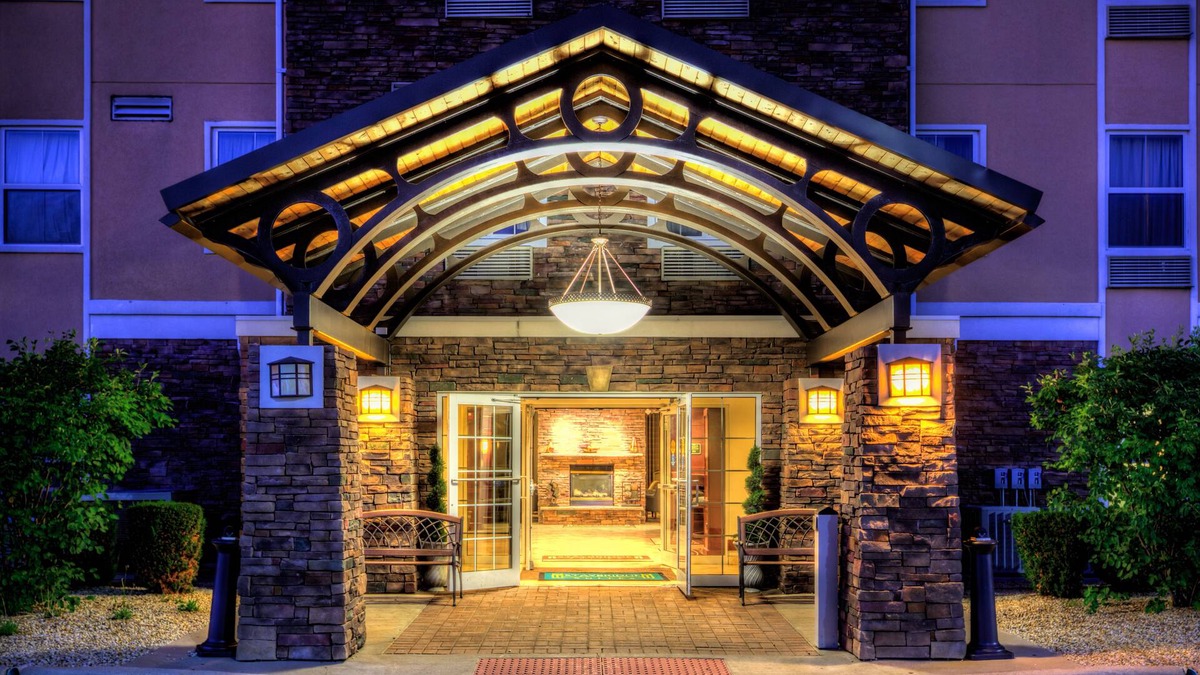 Rockford Hotel | Staybridge Suites Rockford by IHG