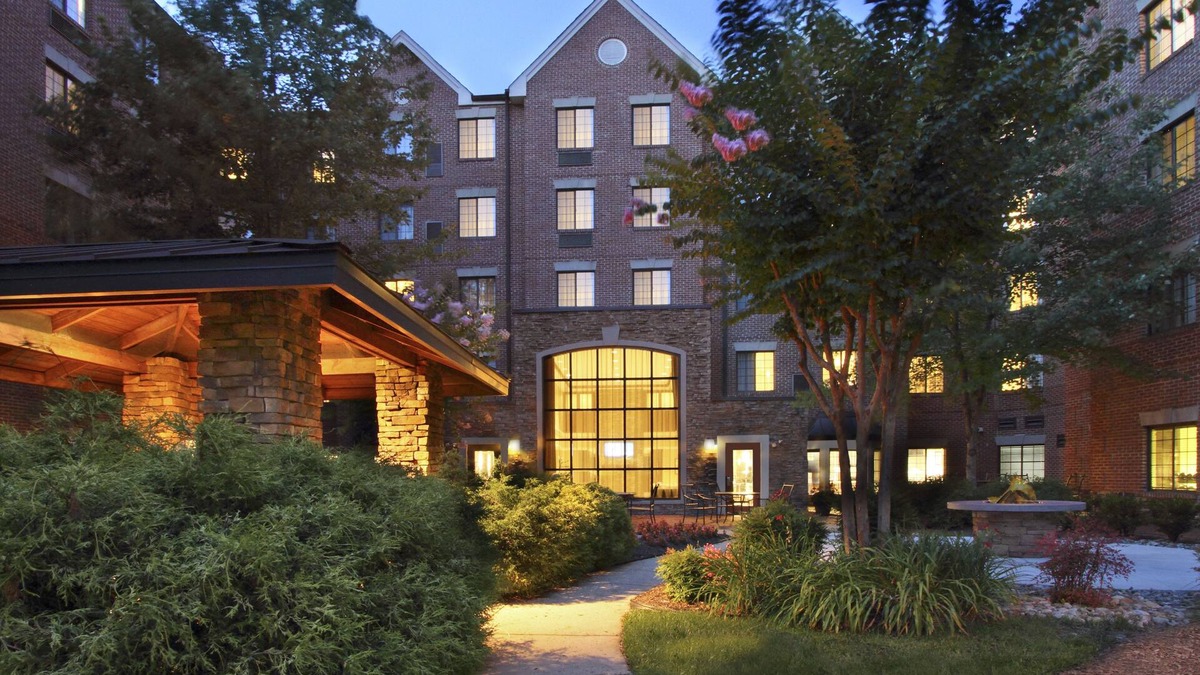 McLean Hotel | Staybridge Suites Tysons - McLean by IHG