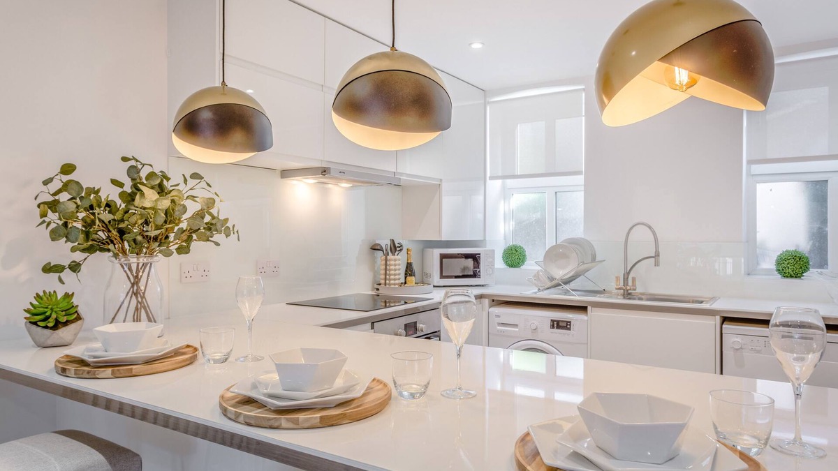 St Albans Apartment | Staycation 2 bed/2 bath Gated Development LUX St Albans - Off Street Parking
