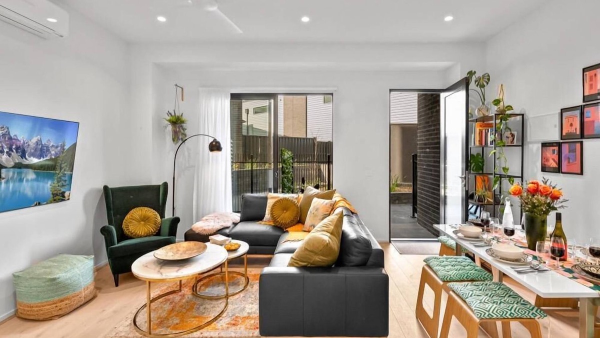 Coburg Apartment | StayCentral - Boulevard Gardens (Coburg) - Sacramento Way, Coburg - 3 Bedrooms, 4 Beds, 2 Bathrooms, 2 secure undercover parking spots.