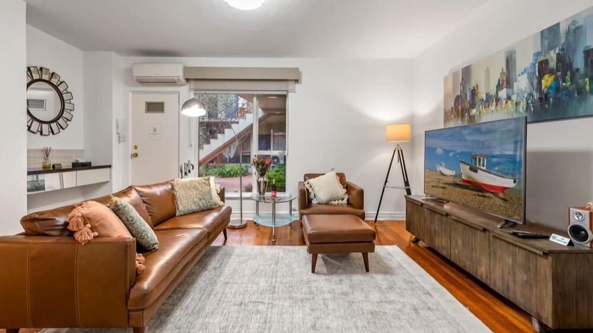 Brunswick Apartment | StayCentral - Brunswick Vibe (Parkville/Brunswick) - Sydney Rd, Brunswick - 2 Bedrooms, 2 Beds, 1 Bathrooms, 1 secure parking spot (small car only) and free street parking nearby.