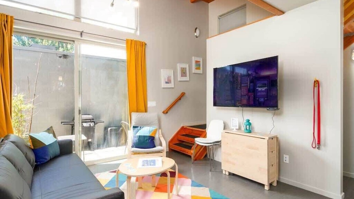 Belmont House | #StayInMyDistrict Buckman Spacious Modern Rowhouse
