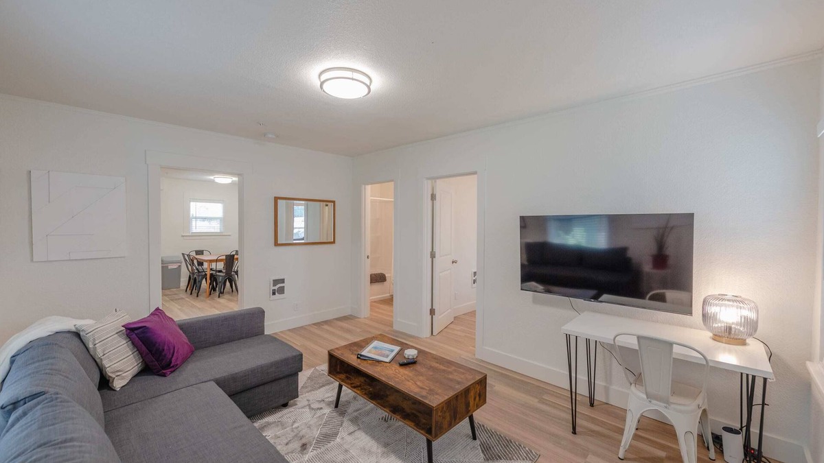 Coos Bay House | #StayInMyDistrict Coos Bay Primrose Cottage