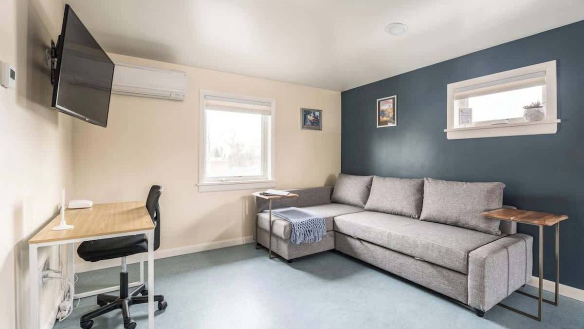 East End Apartment | #StayinMyDistrict East End Spud Nest
