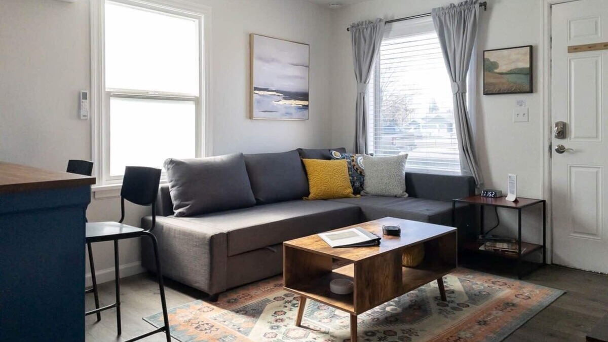 College Place House | #StayinMyDistrict Walla Walla Cozy Wine Escape