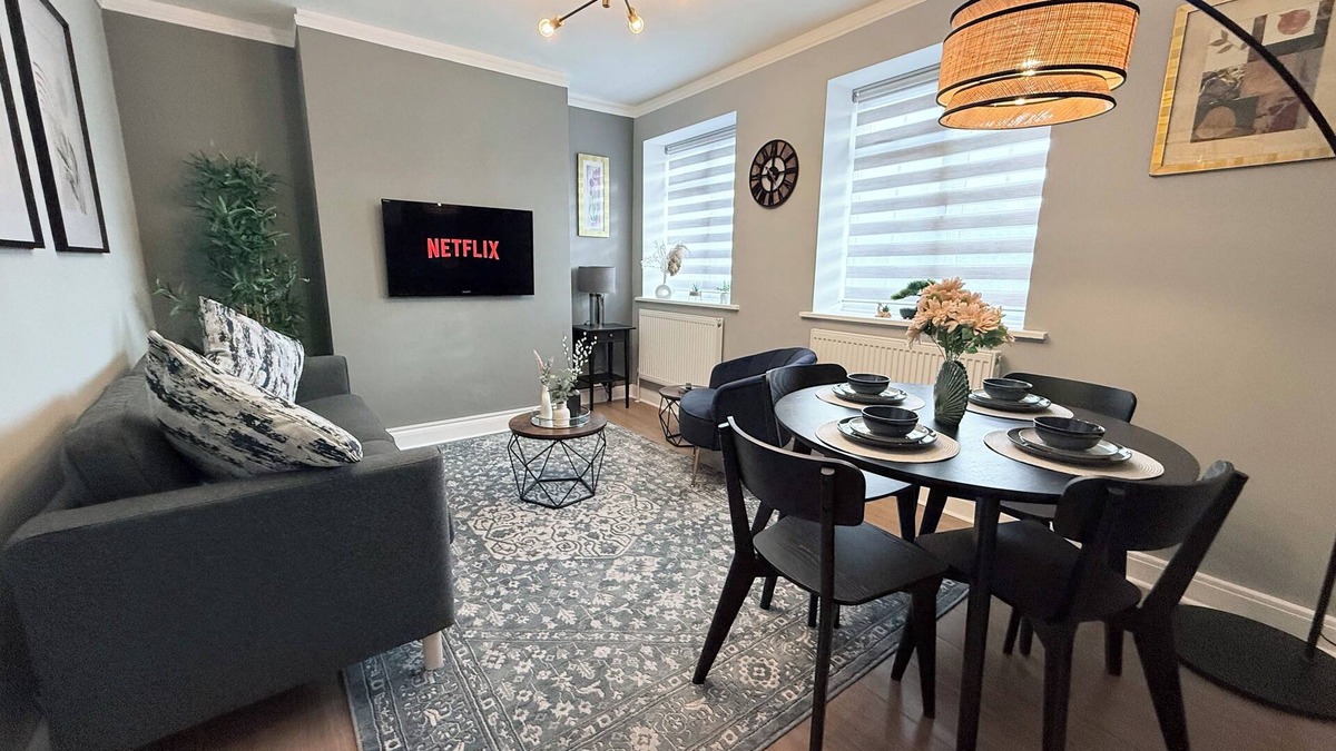 Friern Barnet Apartment | StayLondon for 4 Guests with Free Parking - Tourist, Contractors & Arsenal Match