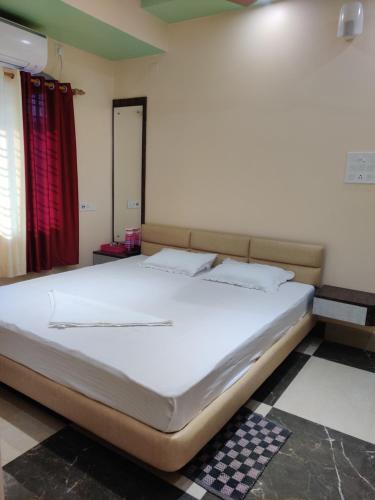 Dakshineswar Hotel | STAYMAKER Addyama - Only Indian Citizens Allowed