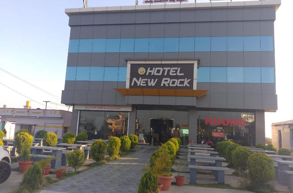 Channarayapattana Hotel | STAYMAKER The New Rock Hotel