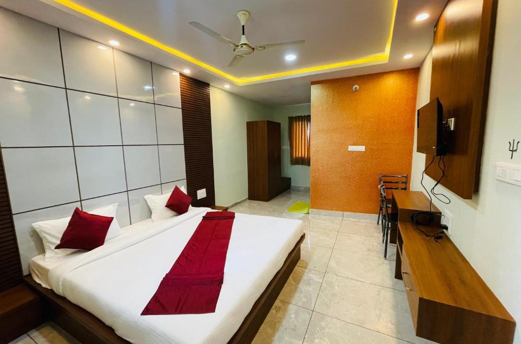 Mysore Hotel | STAYMAKER Yashaswini Residency