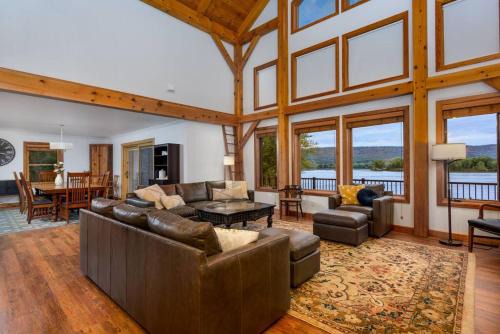 Dauphin House | Stays @ Riverside Manor