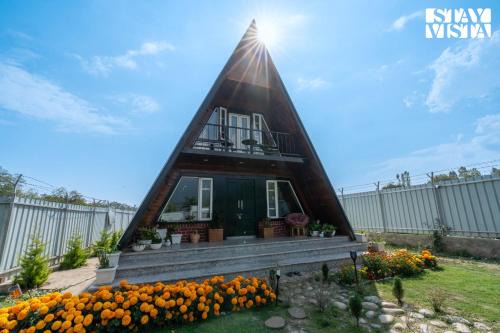 Chandak Villa | StayVista at 2BR A Frame Mountain House in Srinagar with Lawn, Bonfire, BBQ