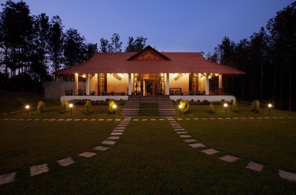 Vastare Villa | StayVista at Cedar - Strelitzia 2BHK with Breakfast and Jacuzzi