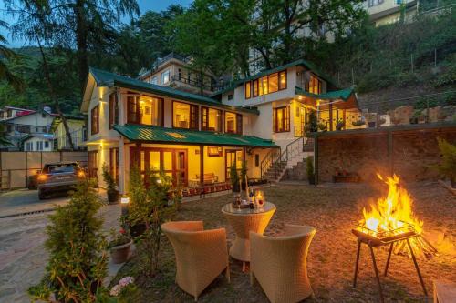 Chhota Shimla Villa | StayVista at Driftwood Cottage