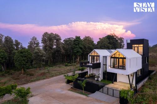 Suntikoppa Villa | StayVista at Lotus Lumiere