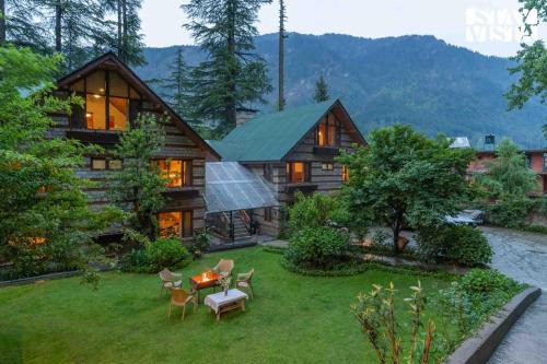Old Manali Villa | StayVista at Retreat Cottages with Lawn, Bonfire