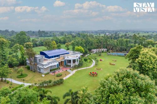 Gurugram Villa | StayVista at Wandering Vines 4BHK with FREE Breakfast ,Indoor Pool in Delhi Sohna