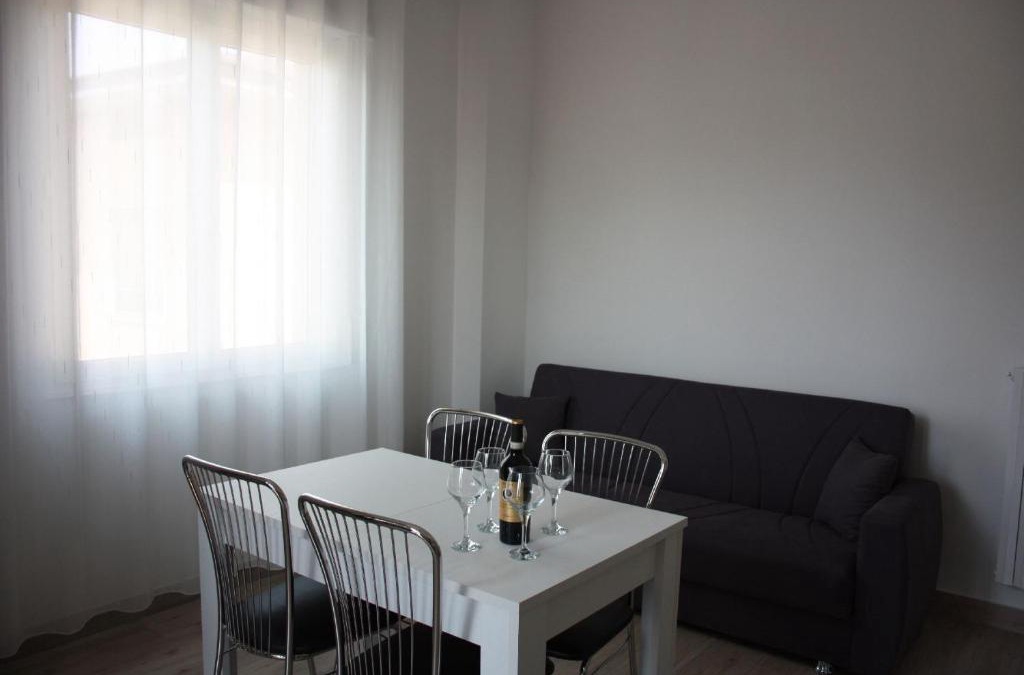 Romano di Lombardia Apartment | [Stazione] - Casa privata con veranda
