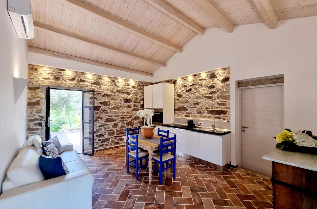 Buddittogliu Straulas Apartment | STAZZO SAN TEODORO LA QUERCIA Piscina Condivisa