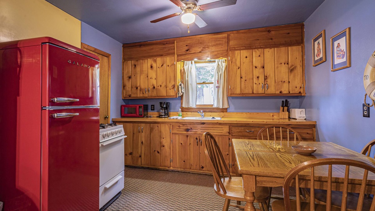 Walker Cabin | Steamboat Bay Cabin 5 - couples getaway