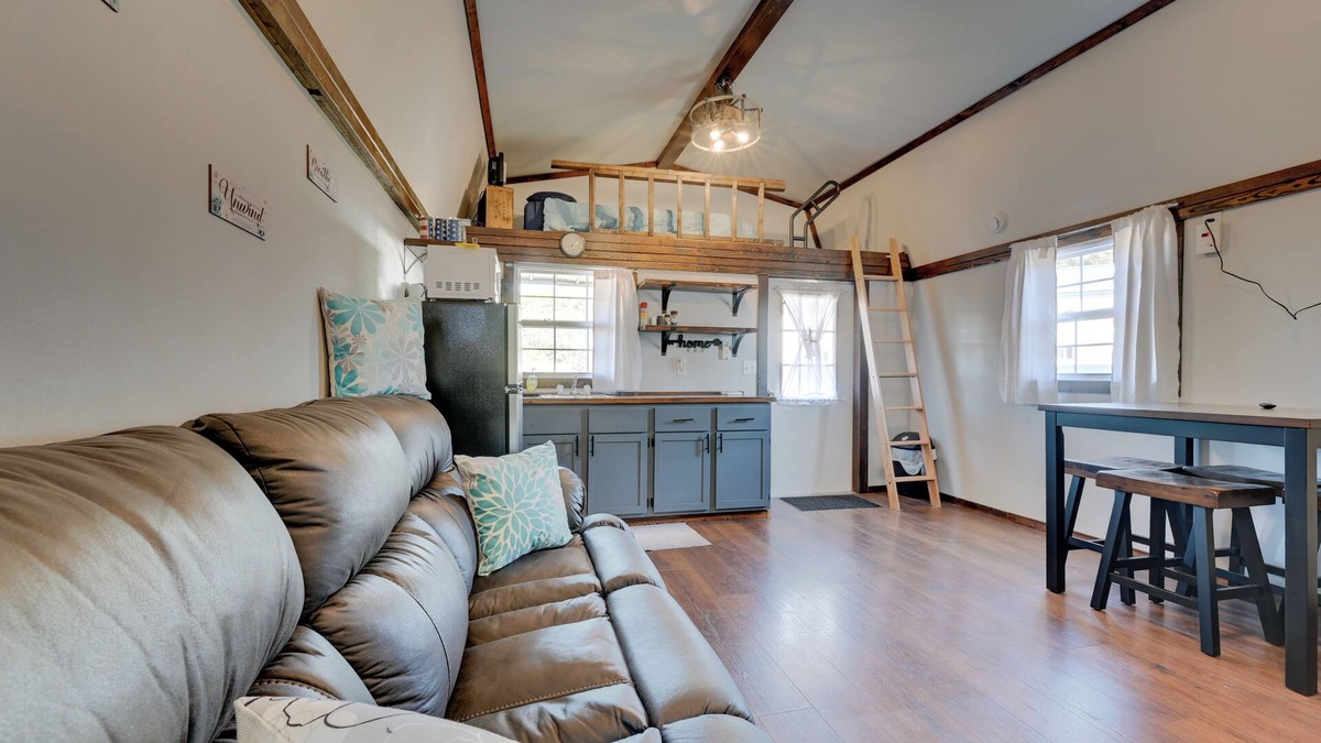 Austinville Apartment | Steamboat Rock Cabin: Bike, Hike, Fish!
