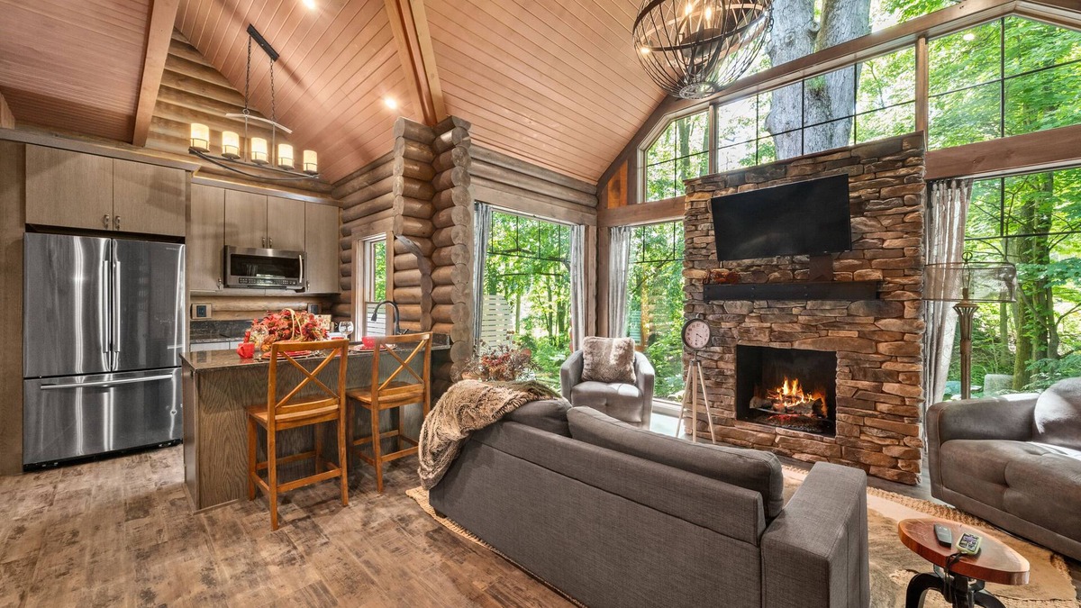 Logan Cabin | Steel Mill-Romanic-Luxurious-Massage Chair-Sauna-Hot Tub-Kayaks-FireTable-Kg Bed