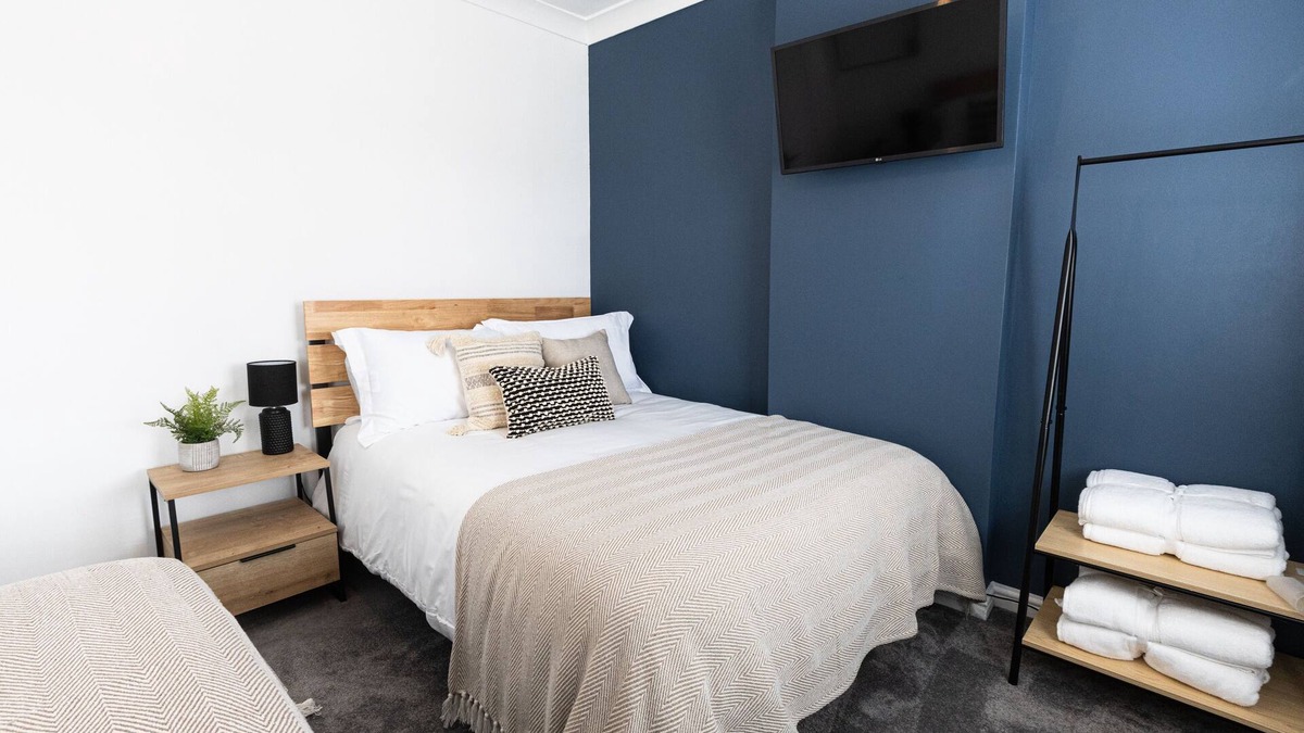 Port Talbot House | Steel Town Lodge | Hot Tub | Sky Sports | Darts | Families & Contractors