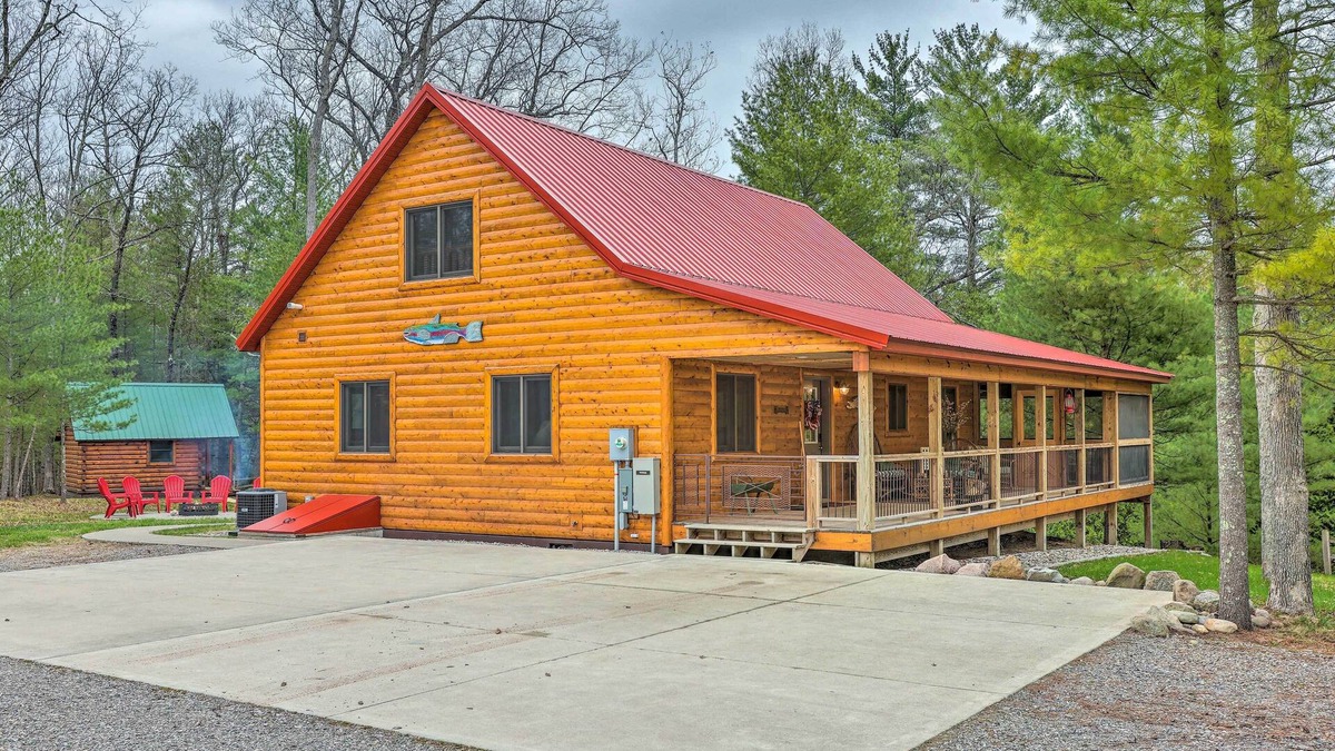 Irons Cabin | 'Steelhead Lodge' - Double J River Camp
