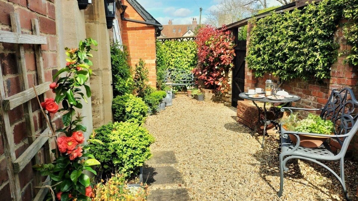 Steeple Ashton Cottage | Steeple Ashton Village Spacious Comfort in Cottage for 2 in Country House Style