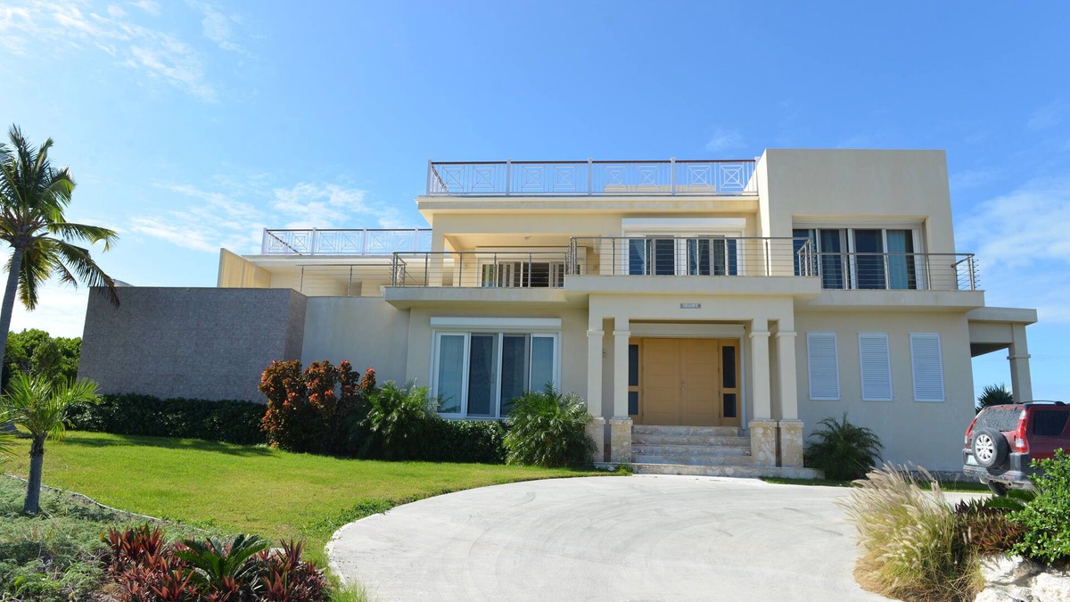 Stella Maris Villa | Stella Views has stunning 360 degree views of Long Island, Atlantic & Caribbean