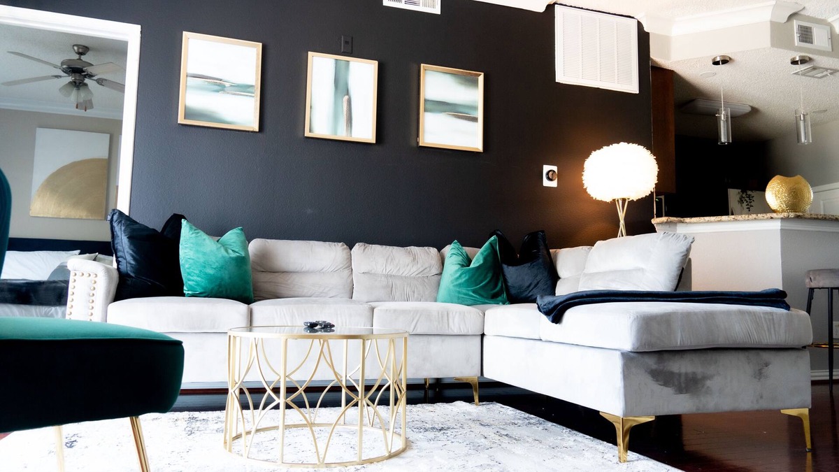 Uptown House | Stellar City Suites