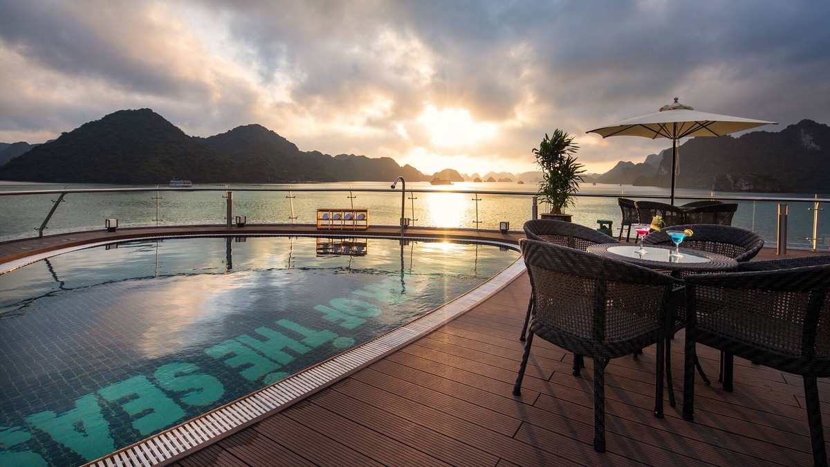 Hoan Kiem Boat Rental | Stellar of the Seas