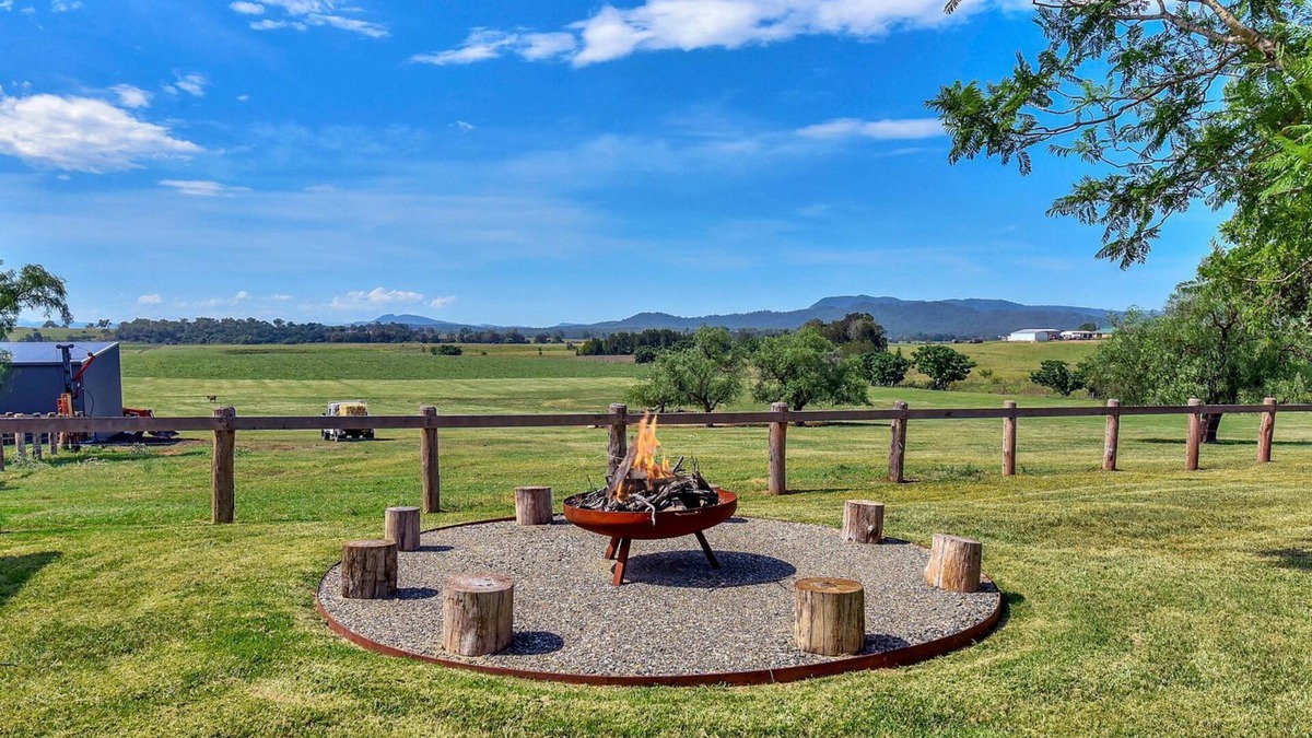 Lower Belford House | Stellaview Farmhouse, Newly Renovated in Heart of Hunter