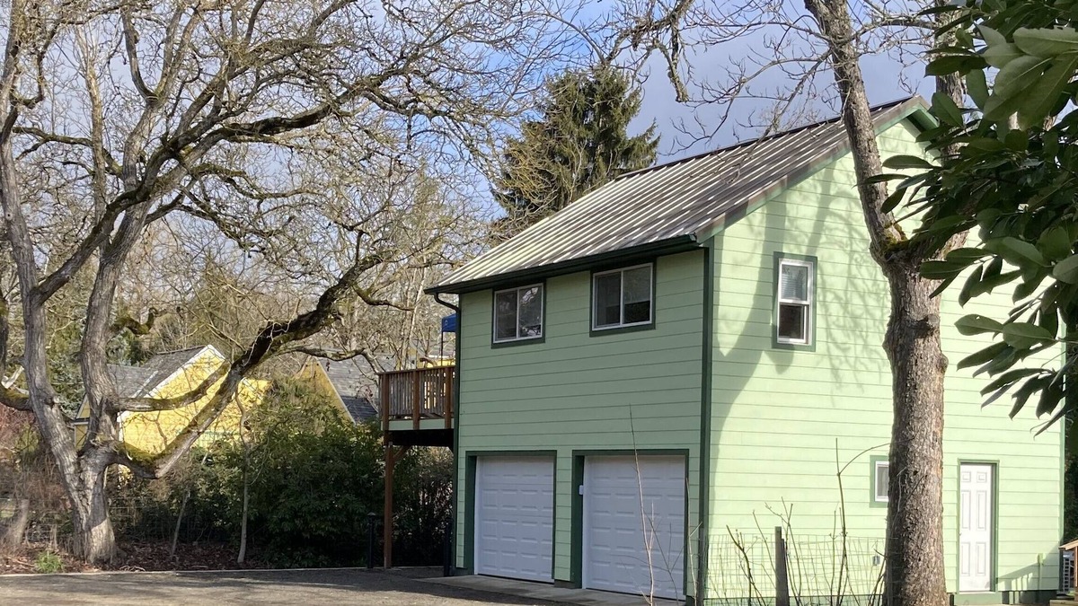 Brownsville Apartment | Steller's View, a secluded 2 bedroom apartment near downtown Brownsville.